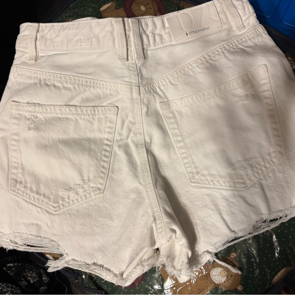Stradivarius shorts size 2 - Picture 2 of 3